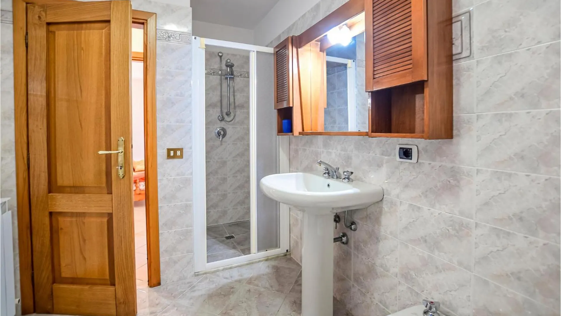 Vakantiehuis Awesome Home In Camaiore With Wifi Italië